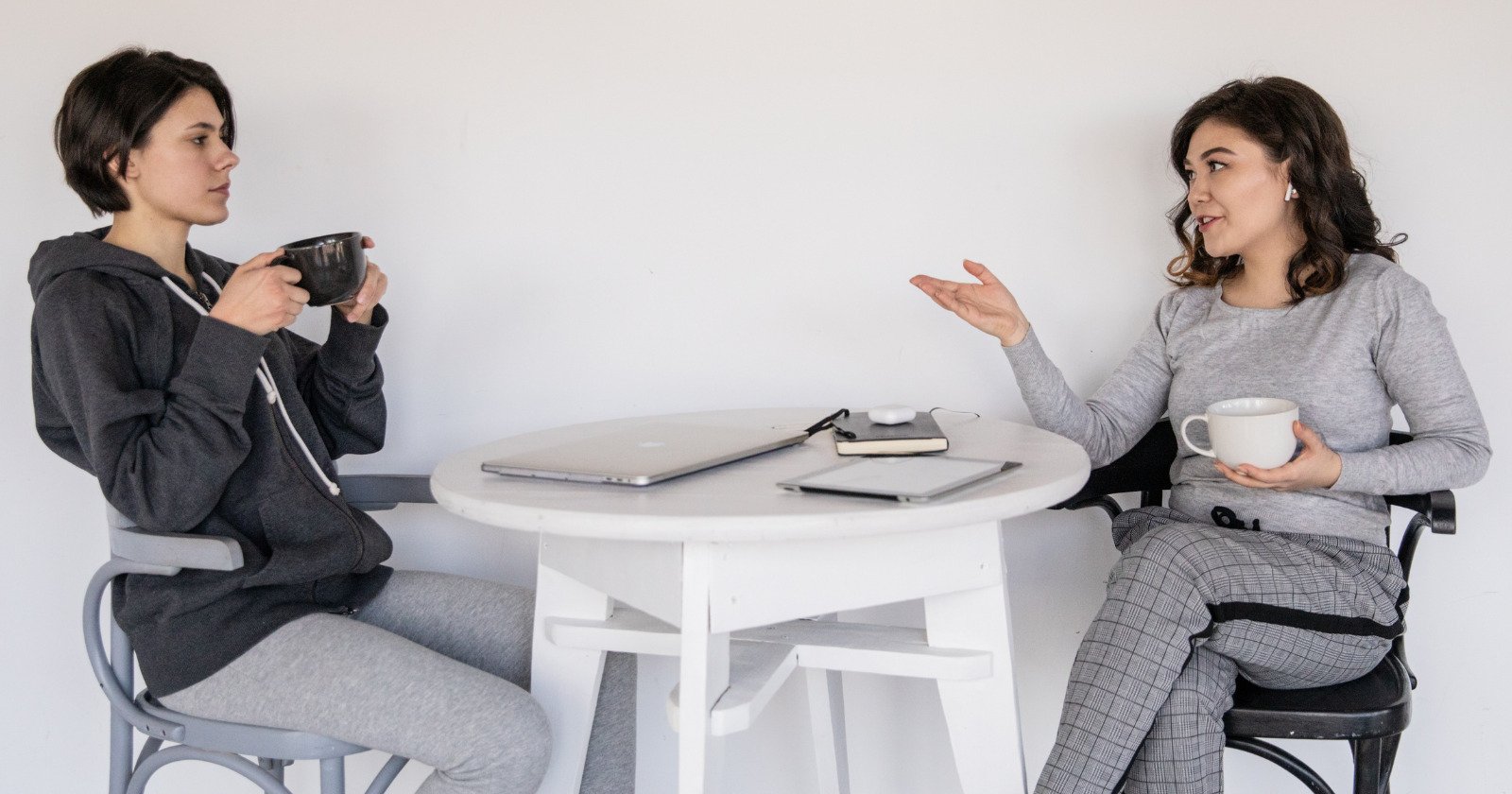 7 Subtle Signs Your Co-Worker Secretly Sees You as a Threat—And What It Means for You