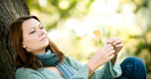 7 Surprising Habits Women Develop When They’ve Always Felt Invisible—What Psychology Reveals