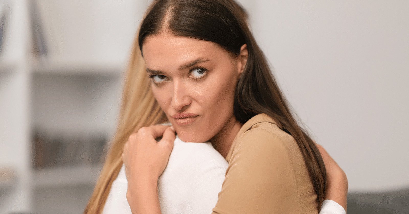 8 Subtle Signs Someone Pretends to Like You While Secretly Disliking You—Can You Spot Them?