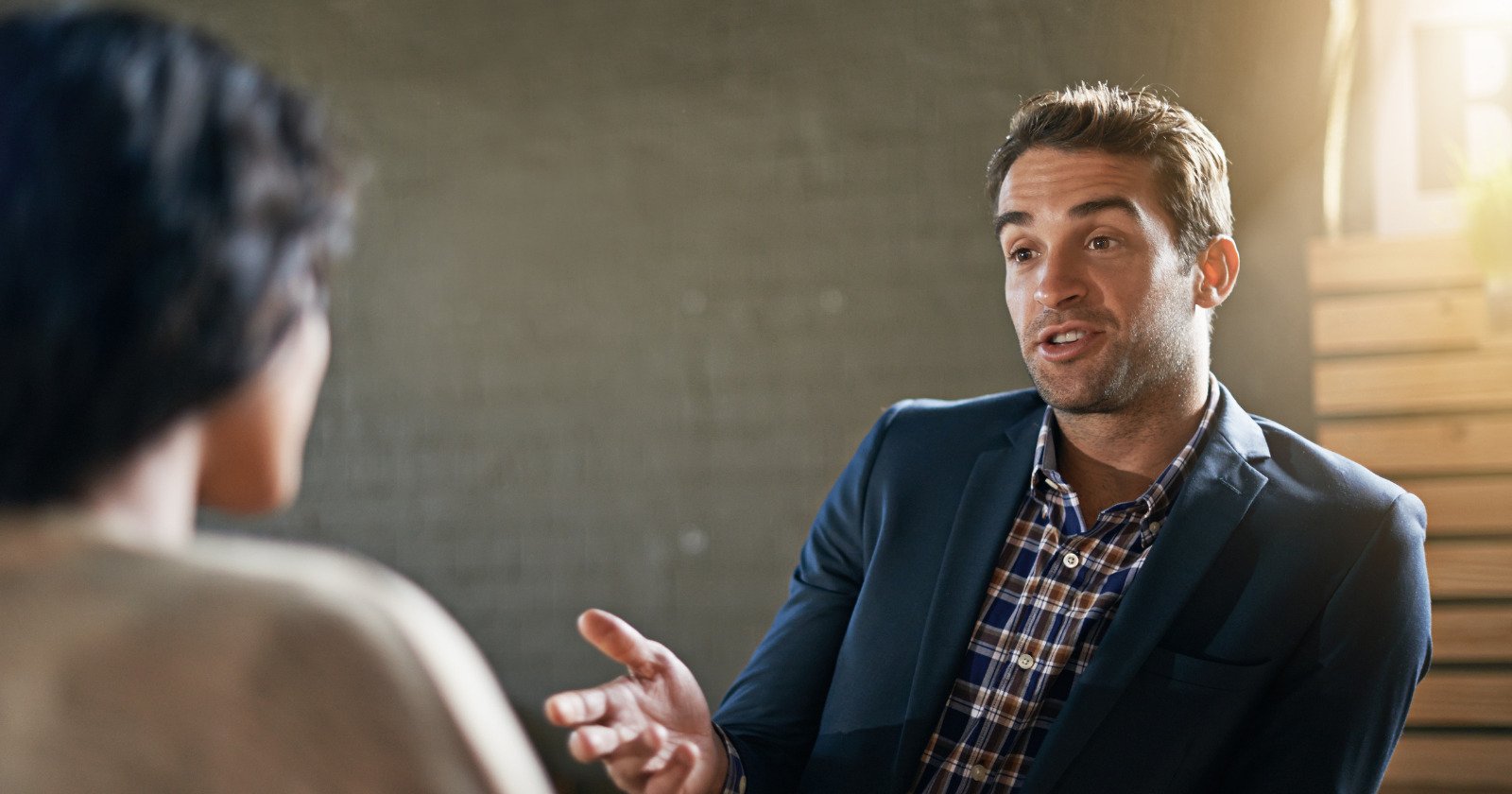 Uncover the 8 Secret Phrases That Instantly Make Anyone a Master Conversationalist
