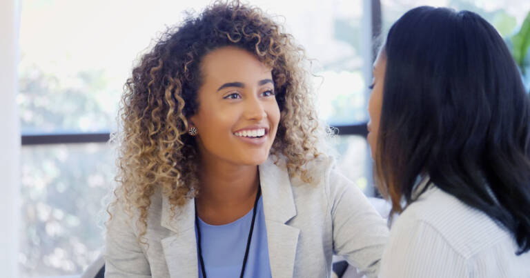 8 Surprising Traits That Reveal a Woman’s True Kindness and Sincerity