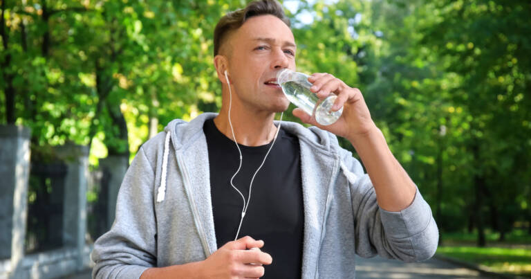 Discover the Surprising Daily Habits of Men Who Stay Fit Without Ever Setting Foot in a Gym for Hours.