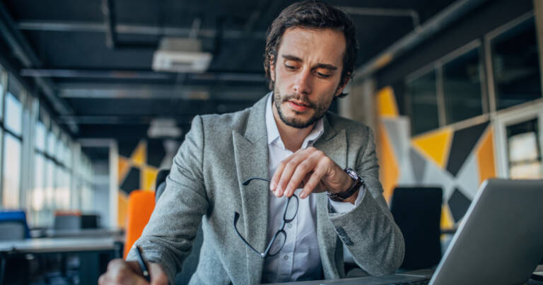 Unlock Mental Strength: 8 Surprising Habits Mentally Strong People Never Do