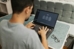 Unlock the Secret to Humanizing Your Writing: How AI Reveals and Erases the “Robotic Drone” Trap